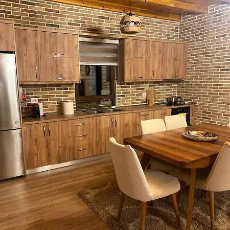 Saselisht Harmony 4 Bedroom Πόγραδετς